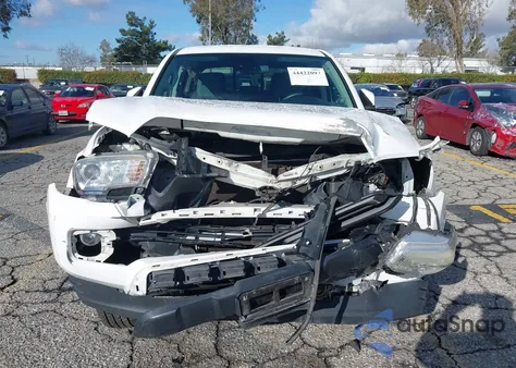 2019 Toyota Tacoma Sr5 z USA, uszkodzony, nr VIN 5TFAX5GN5KX132633